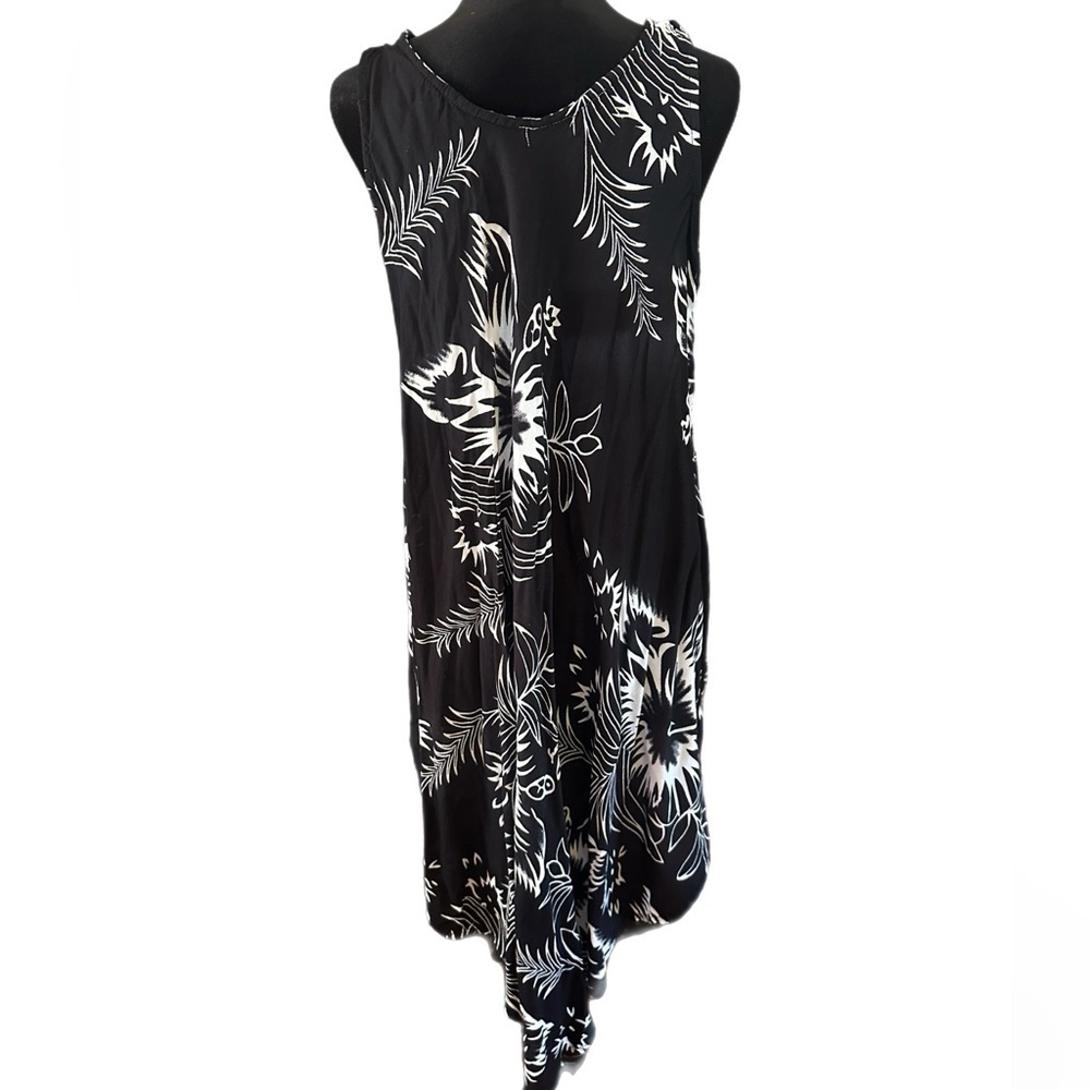 Beach Angels Black and White Floral Cover up Dress. Free Size. - Picture 4 of 13